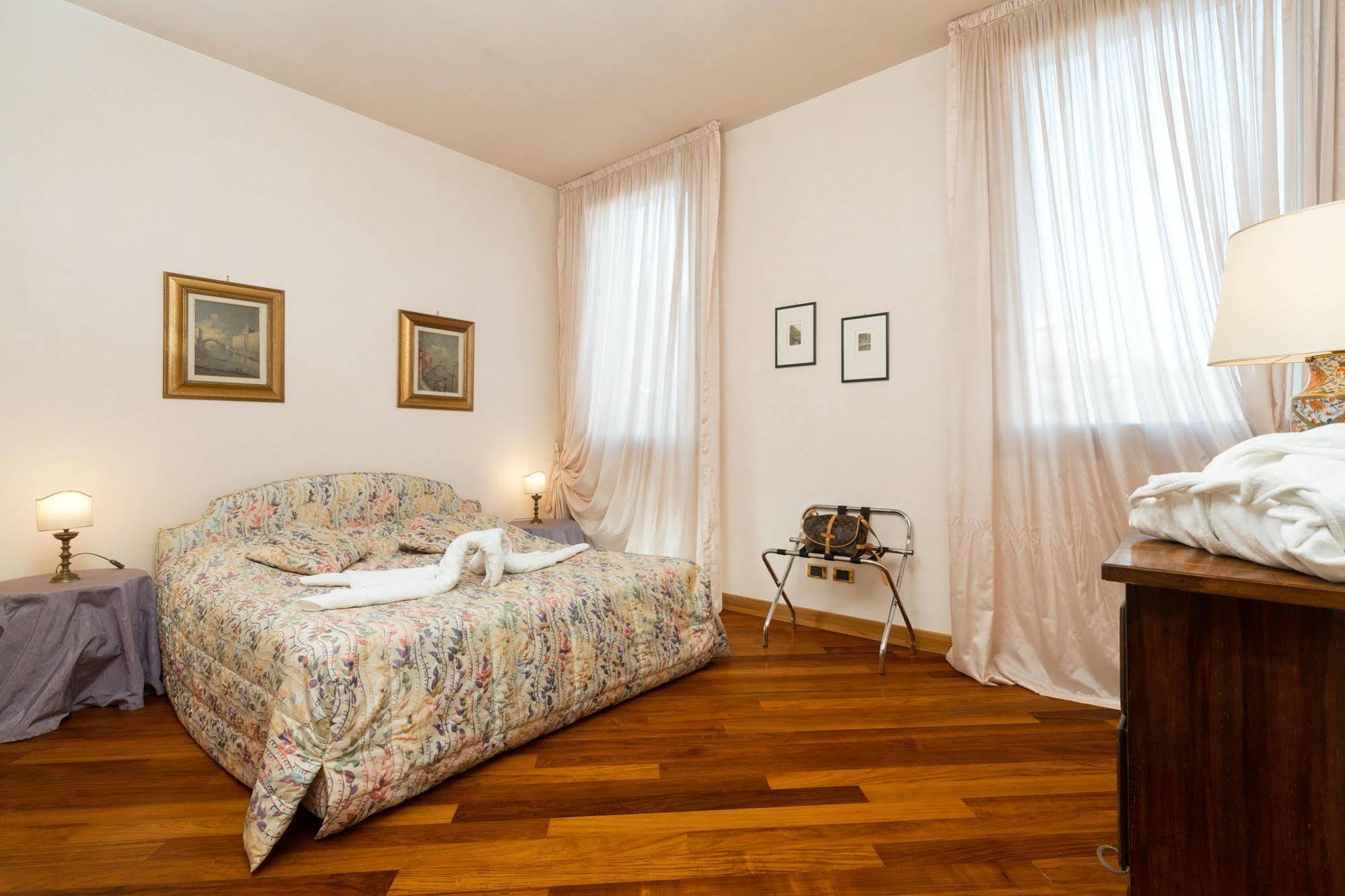 Very In Historical 1600 Palace With Lift A Few Min Walk From San Marco Square