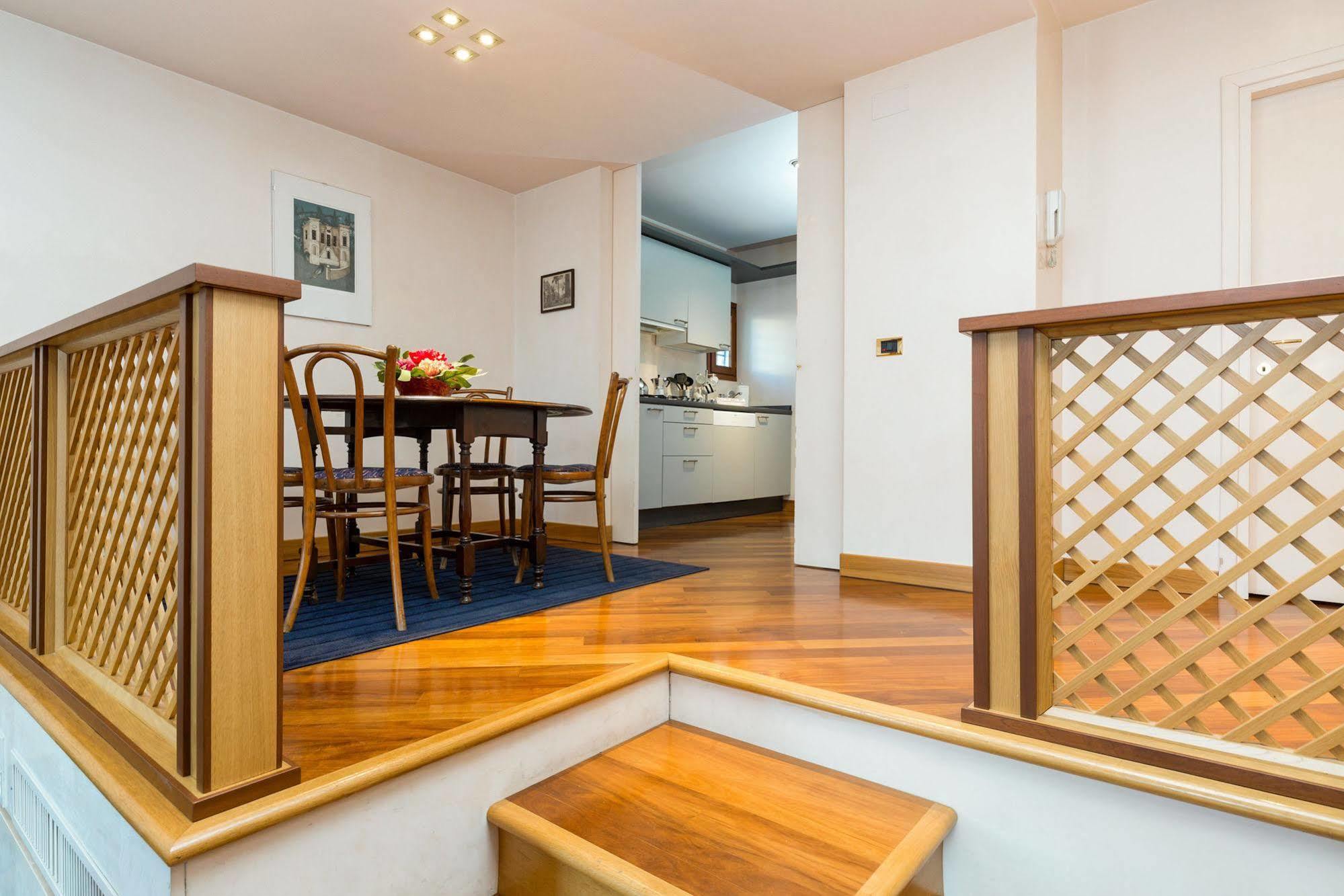 Very In Historical 1600 Palace With Lift A Few Min Walk From San Marco Square Apartamento
